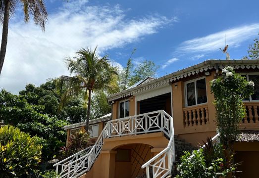 홀리데이 비치 호텔 수영장