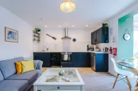 Stylish 2 Bedroom Apartment in Heart of Buxton - parking