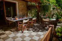 A Luxury Traditional Seafront Villa with amazing ambience and view in 15acre Olive Groove - Balkon