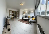 10 min walk to metro, 2 bedrooms, la défense, parking