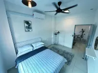 Adelea Homestay MERU - สระว่ายน้ำส่วนตัว