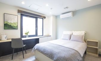 1. HOTEL TO..