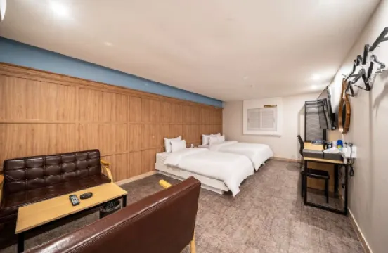 hotel sky Отели рядом с достопримечательностью «Jei University»