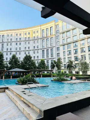 We Vibe Condo Stay at 81 Newport Blvd across the airport NAIA 3 Hotels near Harbour Square