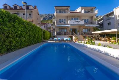 Storge B&B Hotels in Duće