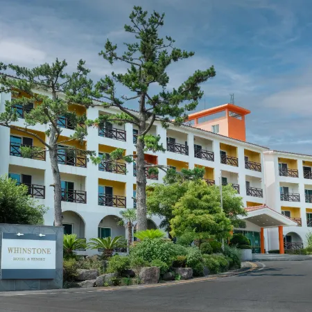 Whinstone Hotel & Resort Отели рядом с достопримечательностью «Пляж Хёпчже»