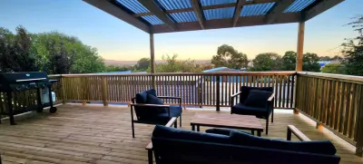 Wombat Hollow Hotels near Swansea Beach Park