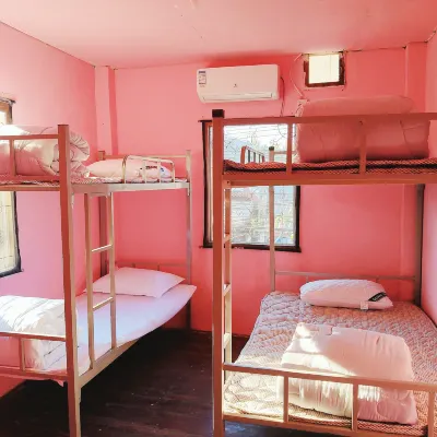 Red Bridge Restaurant Hostel Các khách sạn gần Làng Ban Phanom