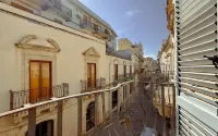 Palazzo Russo Suite & Apartments