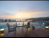 Beachfront Family Pool 2 Bed Room Patong Phuket