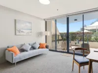 MetaWiseBnB Cronulla Beach Walk to Train & Shops Hotels in Cronulla