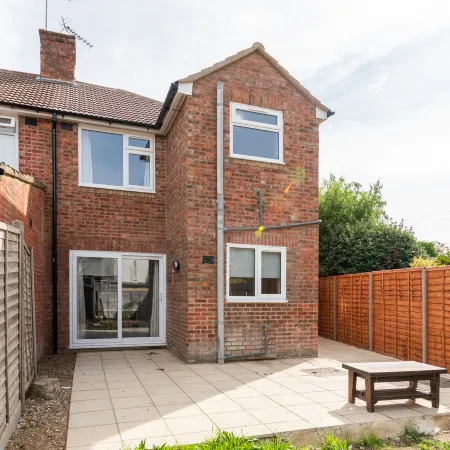 Spacious 4BR Home • Sleeps 8 • Free Parking