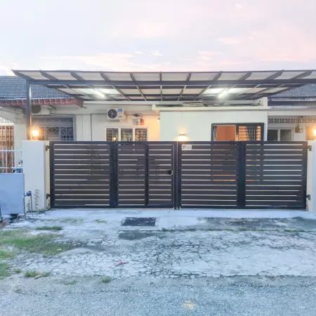 Cozy 4-Bedroom House BBQ Event at Klang by HCK