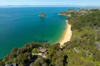 Fireplace Suite - Ocean Views & Beach Access Hotels in Kaiteriteri