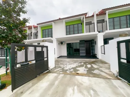 Hello Baby Homestay Dato Onn 11 Отели в г. Тебрау