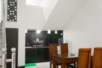 RR - 2 Syariah Hotel SLG Hotels in Ngasem