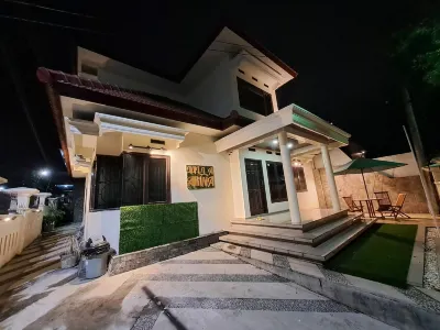 Villa Arina (Batu City Center) 4BR Full AC and Smart TV 住宿飯店