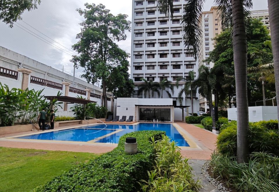 Golden Luxe Condotel