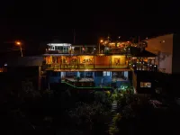 Leesuma cafe & homestay Hotels near Kod Glamping