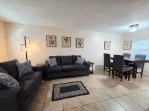 Toria Suites Condo 924 Hotels in 