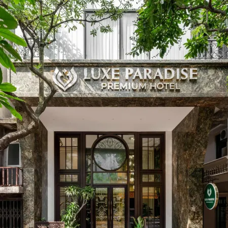 Luxe Paradise Suites Hotel & Spa Отели рядом с достопримечательностью «Озеро Truc Back»