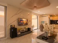 Villa with private pool in Pattaya central Near walking street & Phratamnak