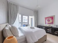 Luxury 2BHK | Near Yas Waterworld & Warner Bros ドゥアリーナ周辺のホテル