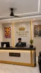 Hotel Platinum Crown - 停車場