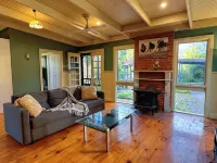 5BR 2.5BTH Family Retreat Game Room and Big Backyard - Villas