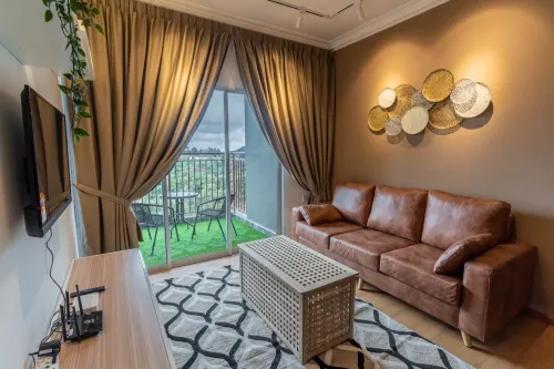Emerald Avenue Brinchang Town by Amy Cozy - New
