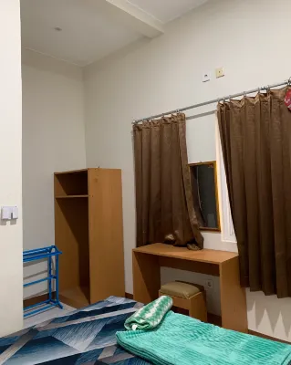 Fajar Room and Stay - parking
