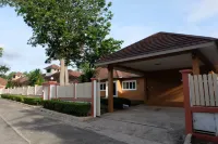 The Pool House Pattaya No.7 - 4 bedroom Hôtels à : Nong Pla Lai