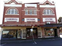 Camberwell Holiday Home With Pool Hotels in 