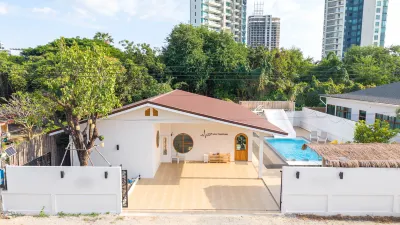 De Beach pool villa.  New Villa 3 min walk from the beach 5 rooms Hotels near Ban Amphoe
