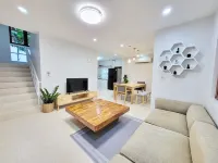 Poon House Nimman: Spacious Stay Near Attractions