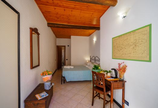 4. 마카이아 룸스 ..