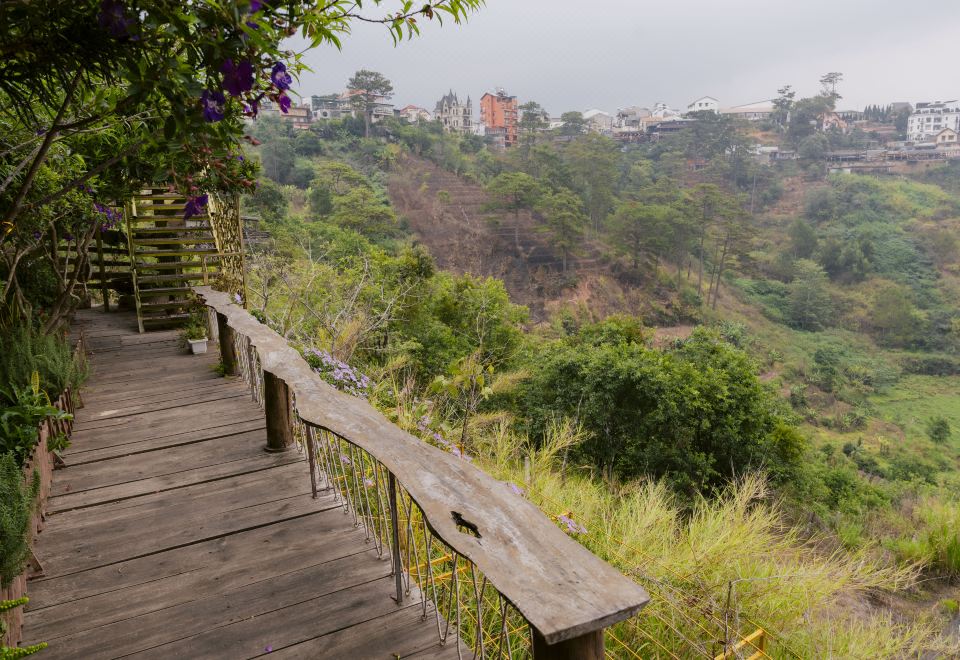 Michelia Valley Hotel