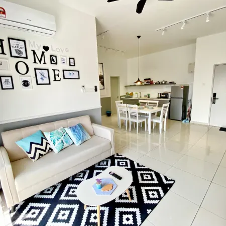 Decozy 8.0 Ipoh Town Condo (10pax)