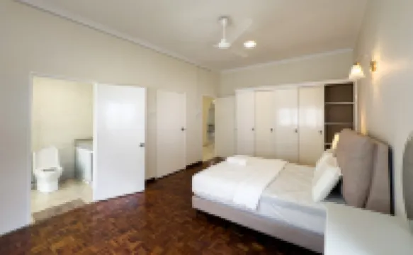 Damansara Heights Luxury Villa with Pool (16 pax)