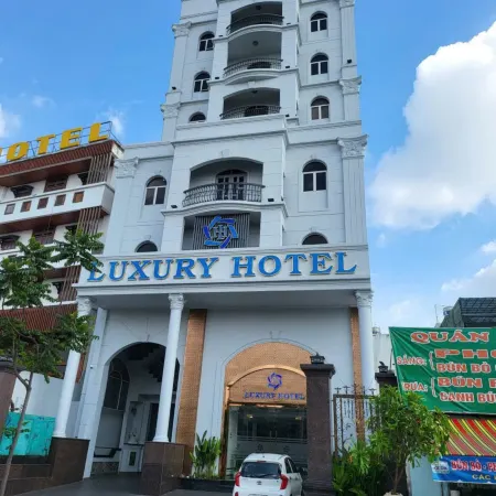 LUXURY Hotel Pham Van Dong Отели рядом с достопримечательностью «Курортный отель Binh Quoi 2»