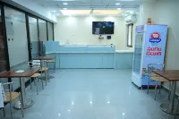 9 RAYA Hotel - Parking