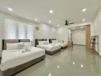 Mount Austin Landed Homestay 16pax Karaoke Jacuzzi BBQ by Stayrene -  Casas de vacaciones