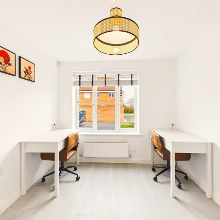 4 Bed Modern Spacious House | Parking x3 | EV Charger