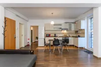 Brasov Hillside Suite Near City Center - 3 ดาว