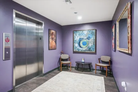 VioletSuitesPDX Boutique Hotel Отели рядом с достопримечательностью «KIDD's Toy Museum»