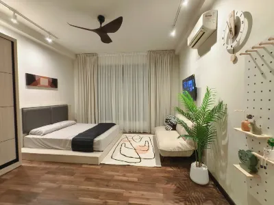 Molek Regency Studio 10 min to Austin-4pax Netflix Hotels in Permas Jaya