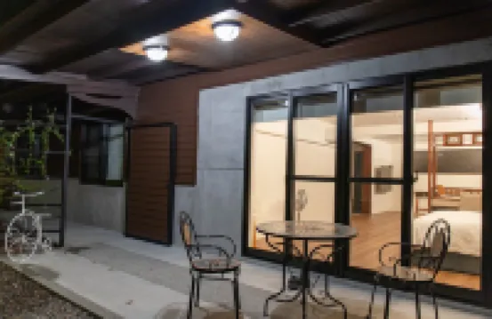 Slow Travel Space for Neighbors