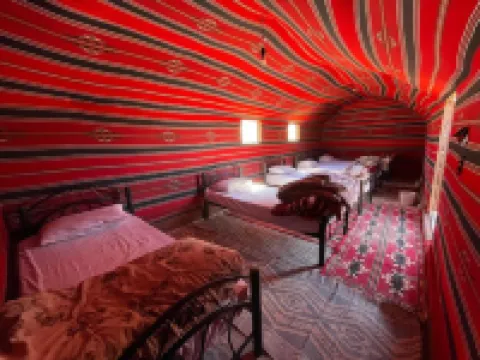 Um Sabatah Camp 酒店