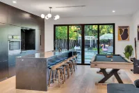 Wynwood Miami Retreat | 2 Private Pools, BBQ, 6BR & Parking - Boutique