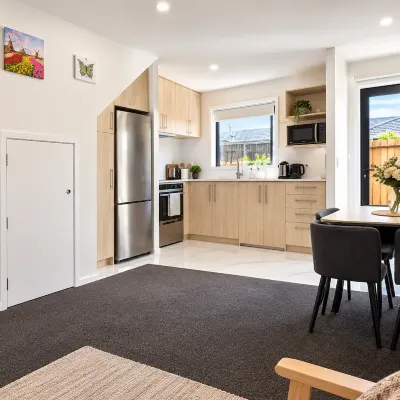 Stylish 2 bedroom Townhome in CBD Hotels near Phillipstown